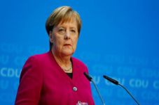 Angela Merkel Akan Serahkan...
