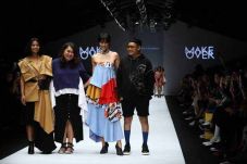 Busana Fashionable dari...