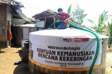 Warga Harus Membeli...
