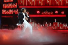 Buka Indonesian Idol...
