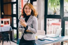Mau Sukses Berkarier?...