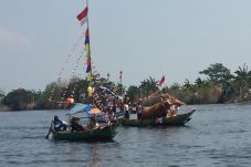 Parade Perahu Hias dan...