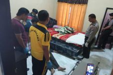 Minum Obat Kuat Sebelum...