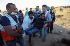 Puluhan Warga Palestina...