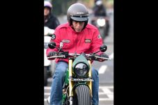 Tunggangi Motor Custom,...