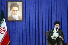 Khamenei: Dunia Menentang...