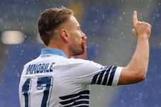 Dua Gol Immobile untuk...