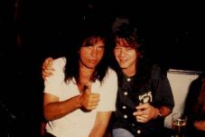 Paul Stanley Bantah...