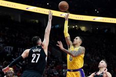 Menangan Tipis, Lakers...