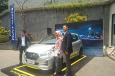Meluncur di Surabaya,...