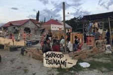 Warkop Tsunami, Sajikan...