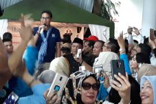 Sandi Uno Minta Emak-emak...