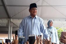 Prabowo Minta Maaf,...