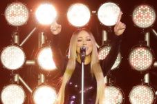 Mariah Carey Puas, Promotor...