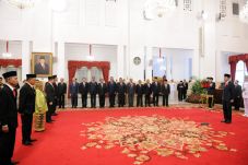 Enam Tokoh Dianugerahi...