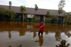 900 Rumah dan Fasilitas...