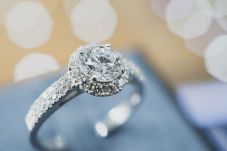 8 Cincin Tunangan Termahal...