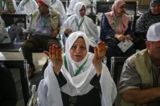 Arab Saudi Larang Muslim...