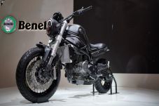 Benelli Leoncino 800...