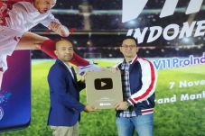 Tembus 1 Juta Subscribers,...