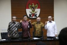 Bangun Birokrasi Bersih,...