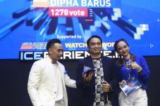 DJ Dipha Barus Raih...