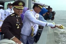 Peringati Hari Pahlawan,...