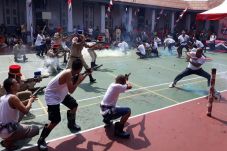 Hari Pahlawan, Rutan...