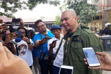 Ahmad Dhani Serahkan...