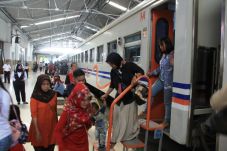 Belum Ramai, Tiket KA...