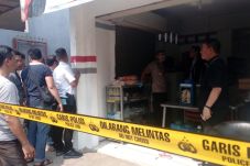 Ayah, Ibu dan Dua Anak...