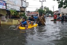 Musim Hujan, Tiga Pilar...