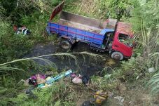 Truk Berpenumpang Korban...