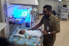 Bayi Ganteng Dibuang...