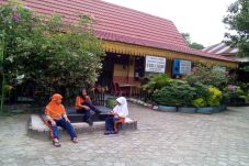 Tembok Roboh, SDN 141...