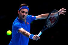 Kalahkan Thiem, Roger...