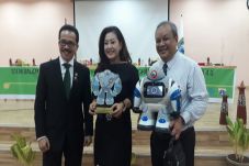 Robot July Bantu Anak...