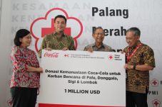 Coca-Cola Berikan Bantuan...