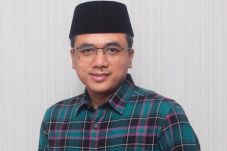 Tolak Perda Syariah,...