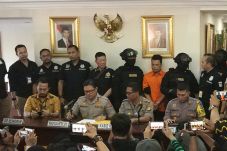 Sebelum Dibunuh, Kedua...