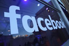 Perangi Hoax, Facebook...
