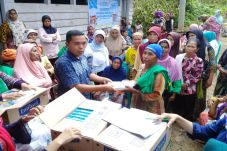 Warga Marancar Tapsel...