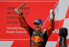 Espargaro Bicara Podium...