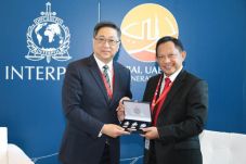 Polisi Hong Kong Belajar...
