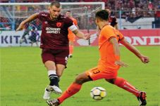 Ladeni Persela Lamongan,...