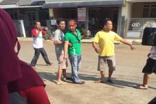 Ricuh Warga Puri Bojong...