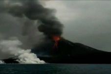 Semburan Abu Gunung...