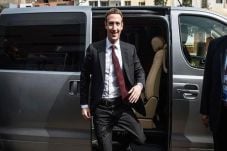 Mark Zuckerberg Bantah...