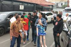 Polisi Lacak Hiburan...