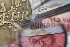 Rupiah Berakhir Jaga...